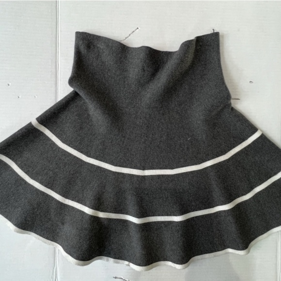 KoKo Ailis High Waist A-Line skirt. Gray with white stripes. Size Medium - Picture 2 of 3